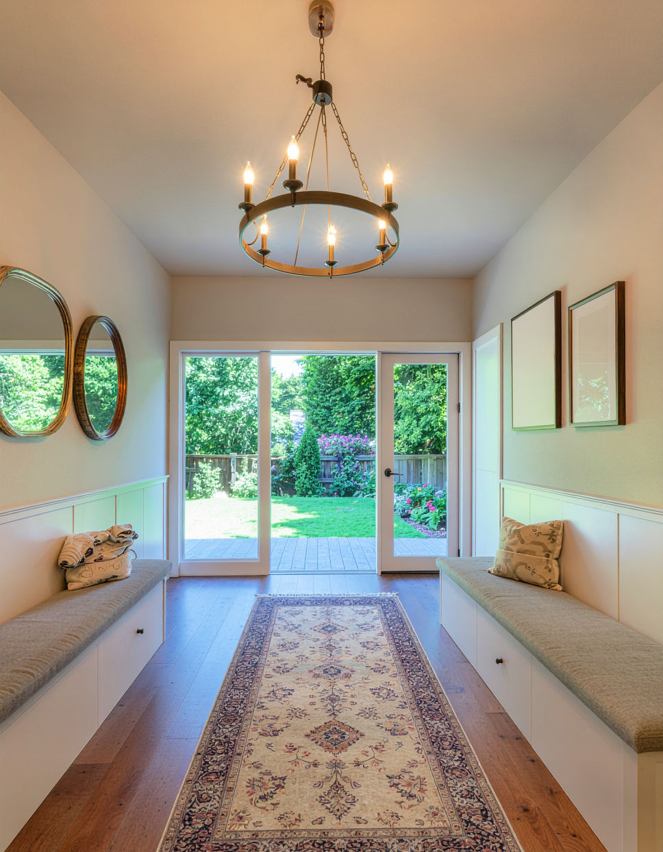 25 Farmhouse Mudroom Ideas: Organized and Welcoming Entryway Solutions ...